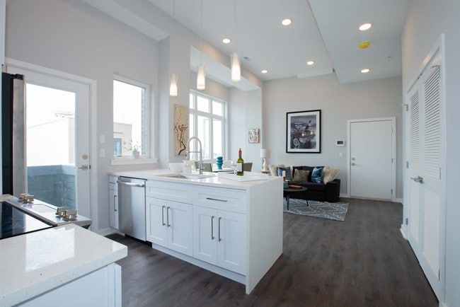 Interior Photo - 15 Thirthy Four