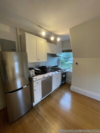 Building Photo - 1748 Beacon St