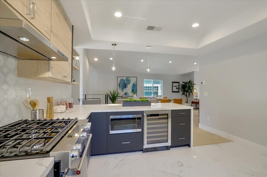 Building Photo - 914 Everett Ave