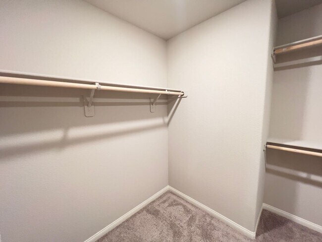 Building Photo - 4 bedroom, 2.5 bathroom home located in North West, Las Vegas