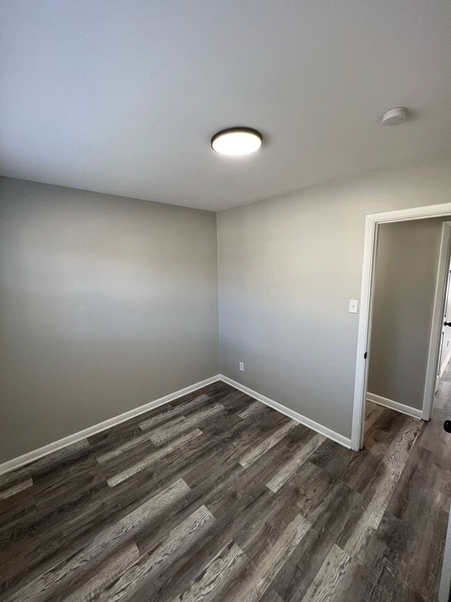 Building Photo - 3 Bedroom Beautifully updated Ranch