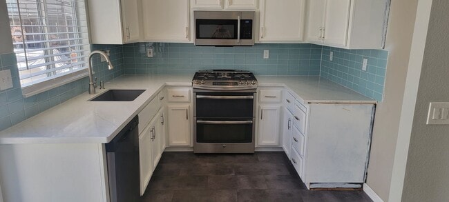 Building Photo - MOVE IN SPECIAL $500 OFF 2ND MONTH - 3 bedroom 2 bath Home in Antelope