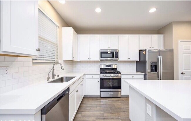 Building Photo - HIVE FALL MOVE-IN SPECIAL: NEWER 2024 BUILD | GATED COMMUNITY | SOLAR INCLUDED