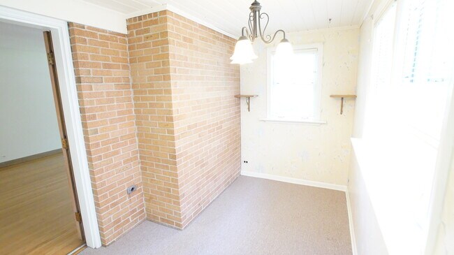 Building Photo - 1229 Middlebury Ln