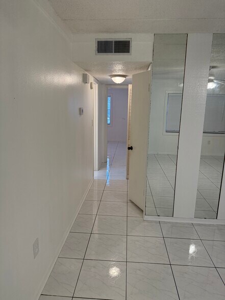 Building Photo - 4725 Christa Ct