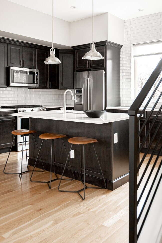 Building Photo - 2901 W 24th Ave