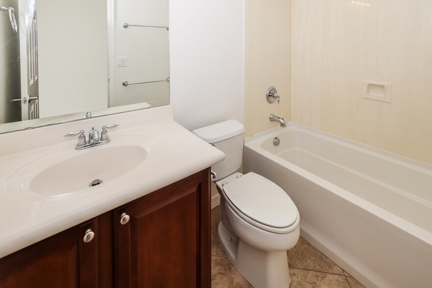 Building Photo - 41362 N Miles Ct