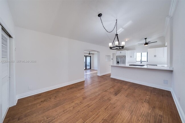 Building Photo - 1704 SW 5th Ct