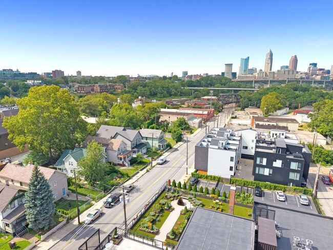 Building Photo - 2322 Scranton Rd