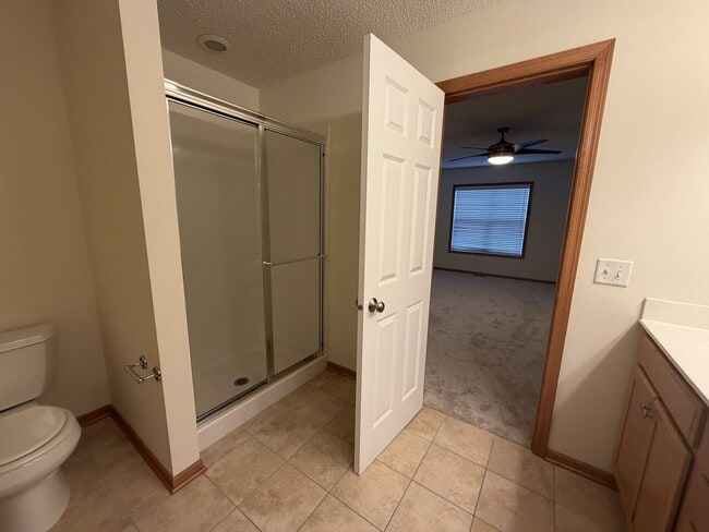 Building Photo - 2 Level Townhome in Maple Grove!