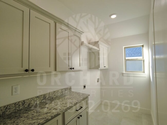 Building Photo - Siloam Springs- Single-Family Home- Beauti...