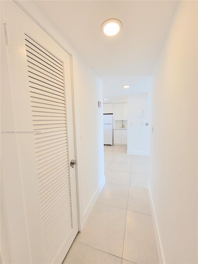 Building Photo - 3010 Marcos Dr