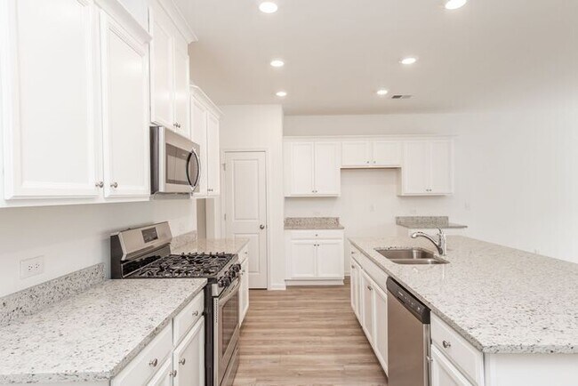Building Photo - Beautifully designed 3-bedroom, 2.5-bath e...