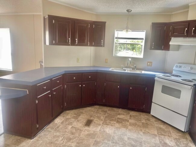 Building Photo - 522 Shirley Dr