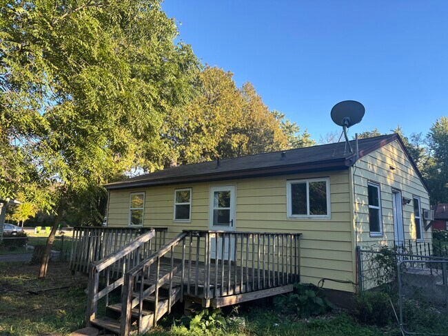 Building Photo - Richie