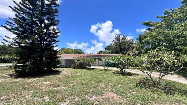 Building Photo - Lovely 3 Bedroom, 2 Bathroom Home in Melbo...