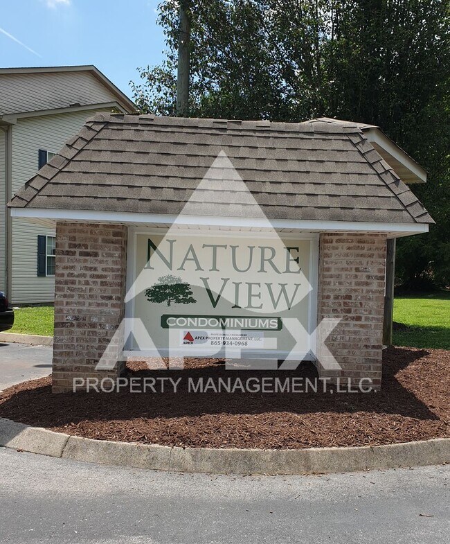 Building Photo - MOVE-IN SPECIAL,NO RENT TIL JUNE 1ST! - Nice 2 Bd | 1.5 Ba Townhouse in West Knox Condo Community!