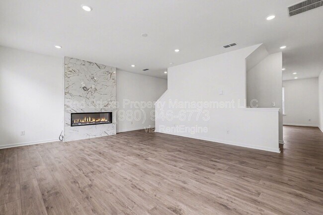 Building Photo - 5011 Rill Ct