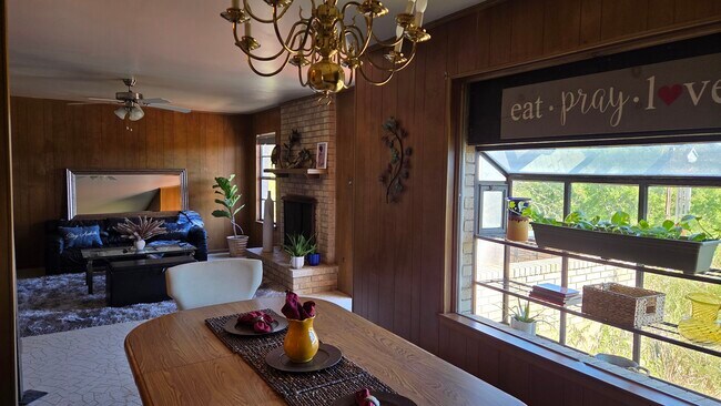 Building Photo - 2910 Wacos Dr