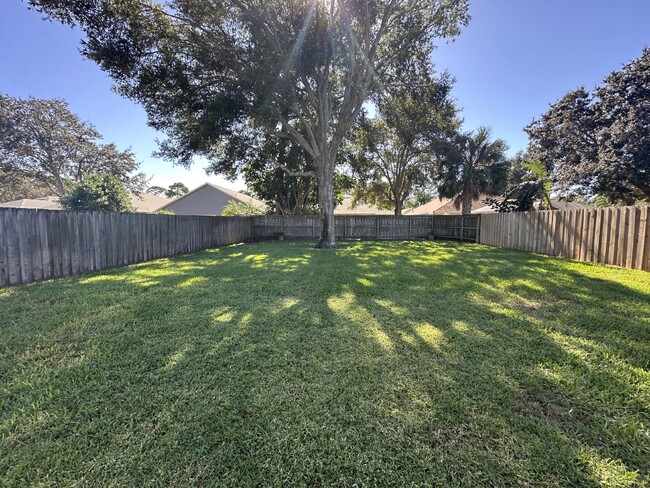 Building Photo - Fully Renovated 3 Bedroom Home on Quiet Cu...