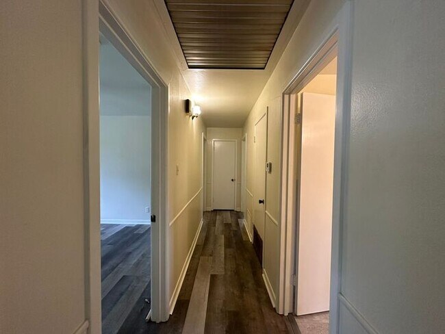 Building Photo - Available Now! Beautiful 3 Bed 2 Bath in t...