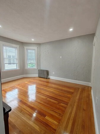 Building Photo - 830 Fellsway