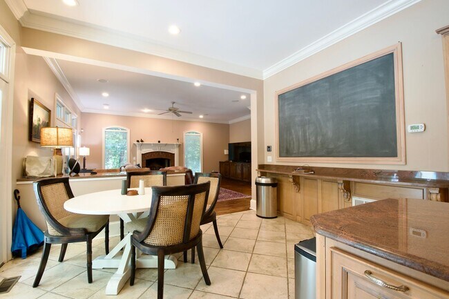 Building Photo - Executive Golf Course Rental in Moores Mil...