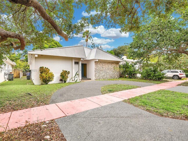 Building Photo - 1109 Biarritz Dr