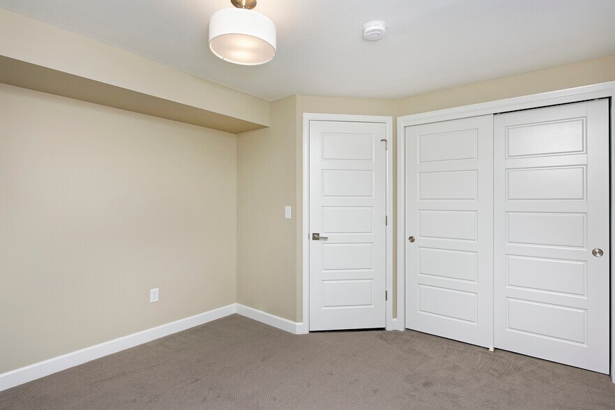 2nd bedroom - 915 Clarkson Street