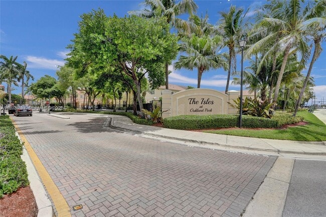 Building Photo - 3237 NW 32nd Terrace