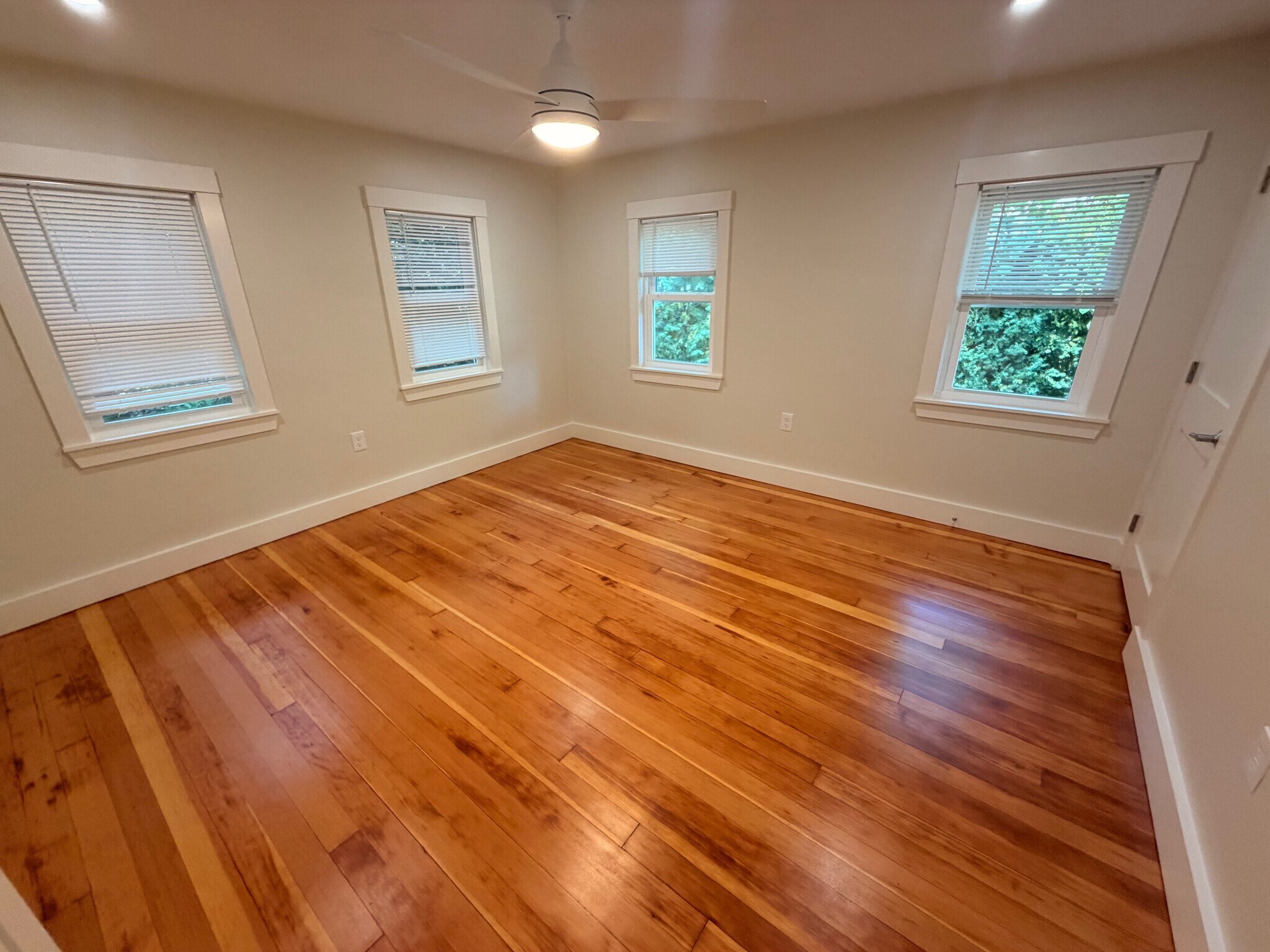 Building Photo - 40 Gibson St