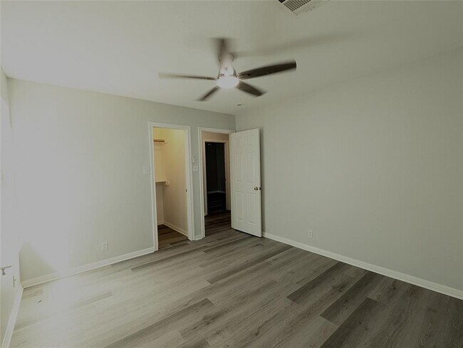 Building Photo - 2200 Magnolia Dr