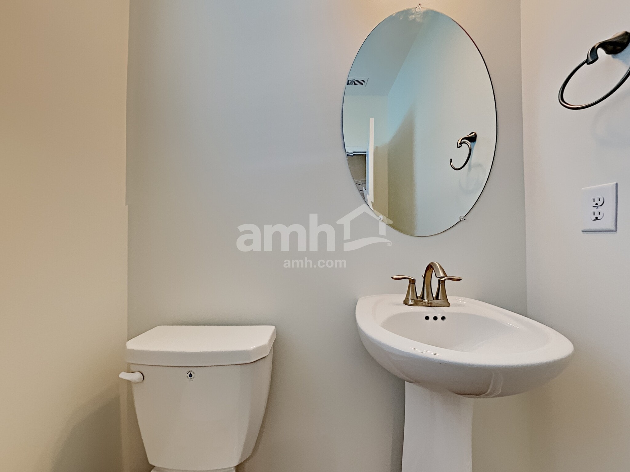 Building Photo - 245 Lake Vista Dr