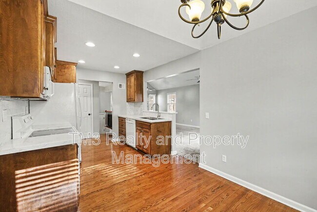 Building Photo - 15213 S Seminole Dr