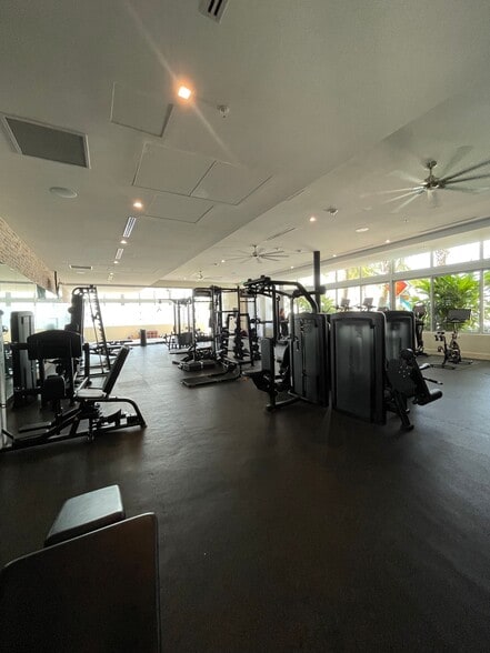 Building Photo - 405 NE 28th St