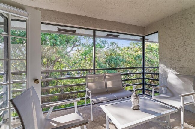 Building Photo - 1210 SE Parkview Pl