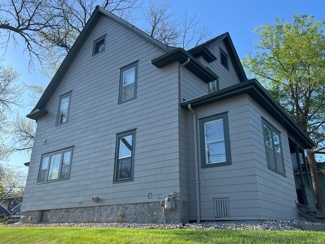 Building Photo - 1200 S Dakota Ave