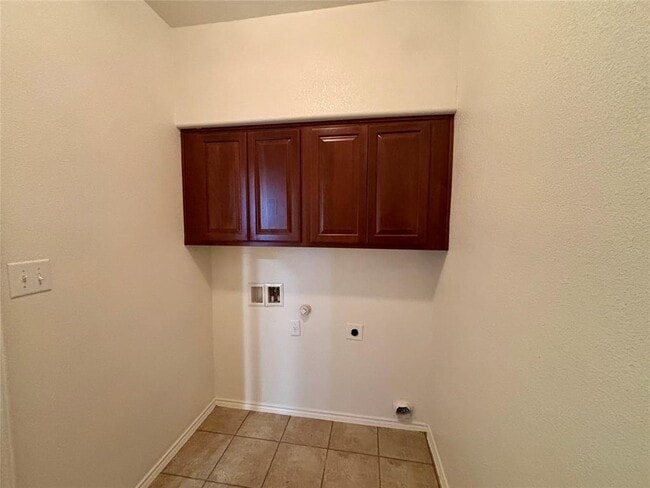 Building Photo - 1917 Sand Creek Rd