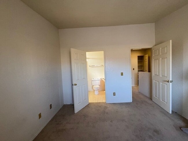 Building Photo - 2Br 2Ba Condo McCormick area w/Garage, Pool