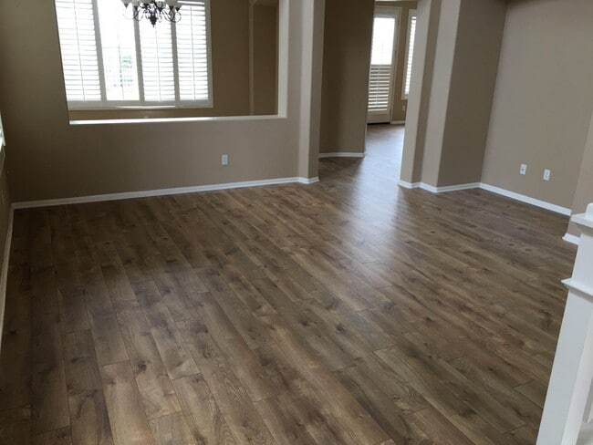 Building Photo - 5BD 2.5BA House in Carlsbad