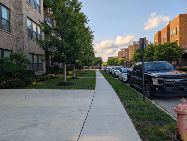 Building Photo - 751 N 6th St