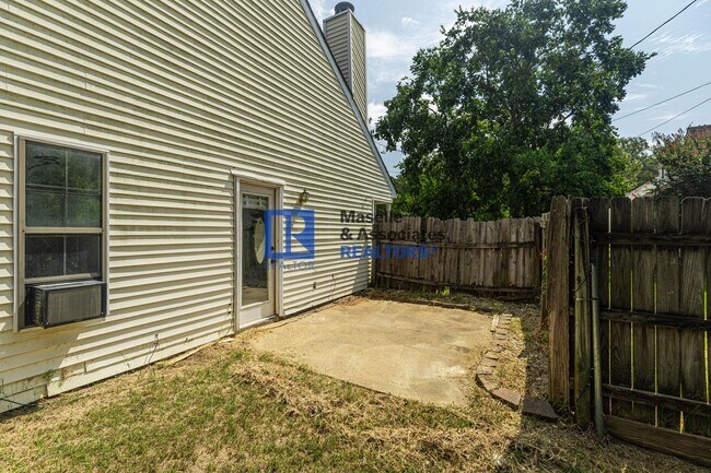 Building Photo - 3 Bed/2 Bath Home in Pearl