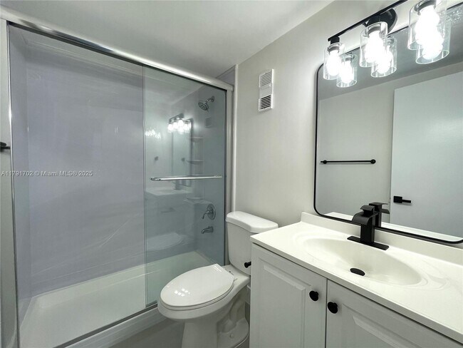 Building Photo - 1035 W 77th St