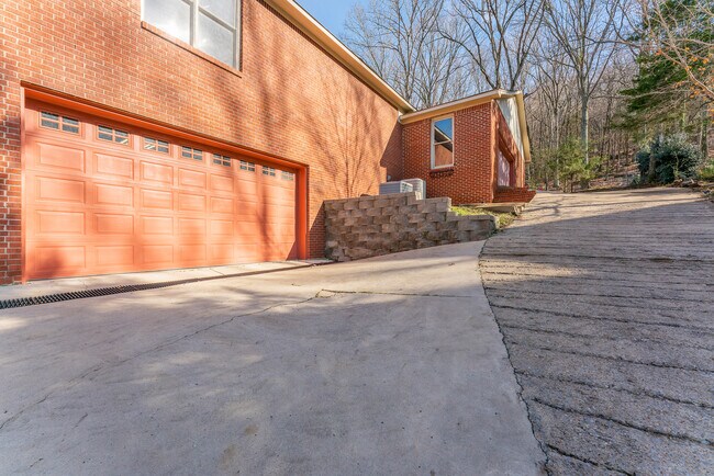 Building Photo - 7907 Smoke Rise Rd SE