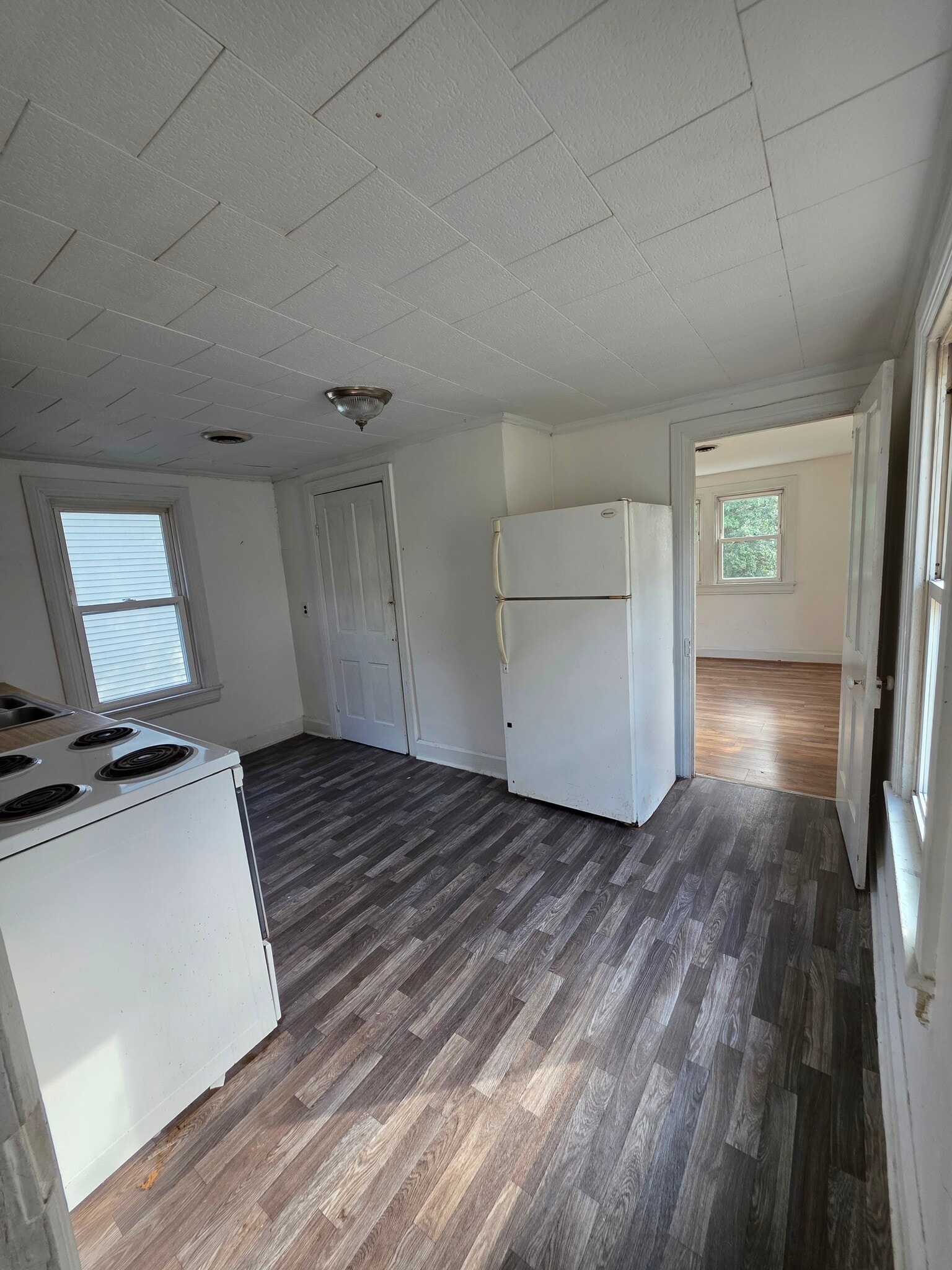 Kitchen - 307 N Governors Ave