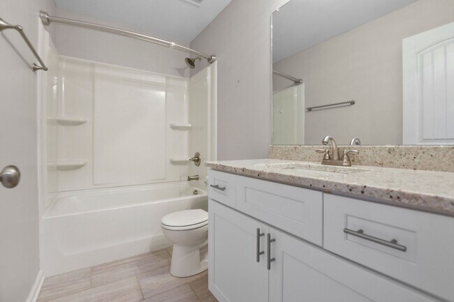 Building Photo - Pet Friendly Three Bedroom!