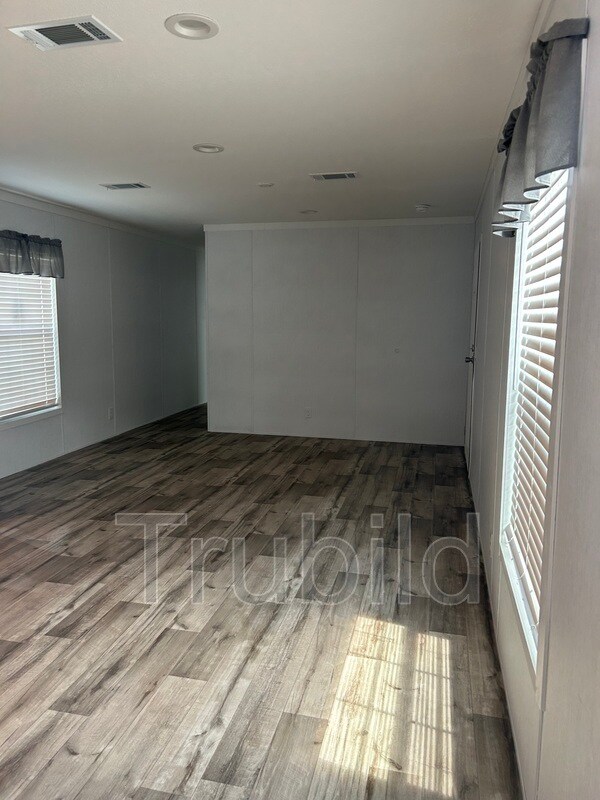 Building Photo - 96 Somerset Dr