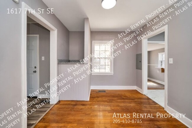 Building Photo - 1617 7th St SE