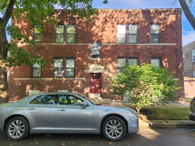 Front - 627 N Drake Ave