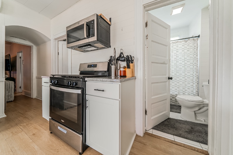 Building Photo - 2051 W 45th St